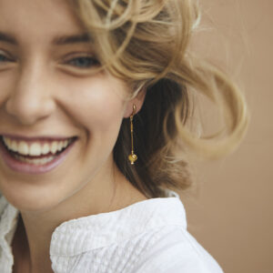 Sophia gold-plated earrings with milky amber