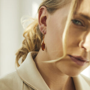 Penelope gold-plated earrings with cognac amber
