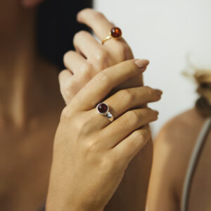 Chloe gold-plated ring with cognac amber