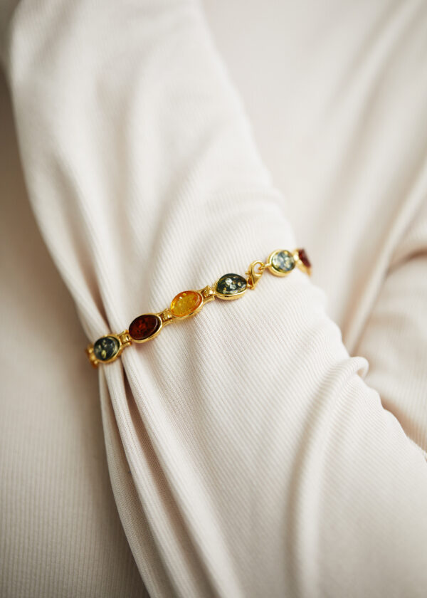 Gold bracelet with Baltic amber