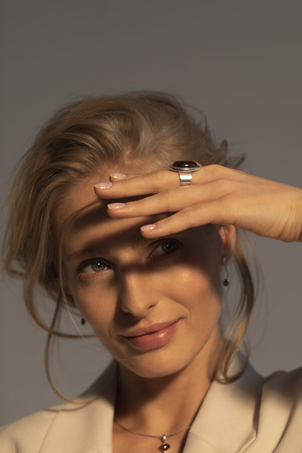 Nicole ring with cognac amber