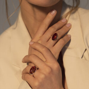 Mia silver ring with cognac amber