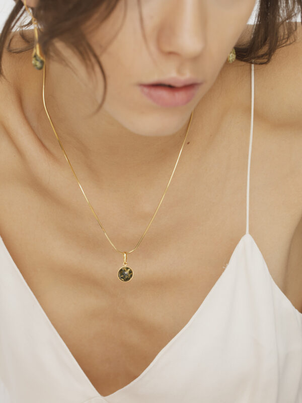 Chloe gold-plated necklace with green amber