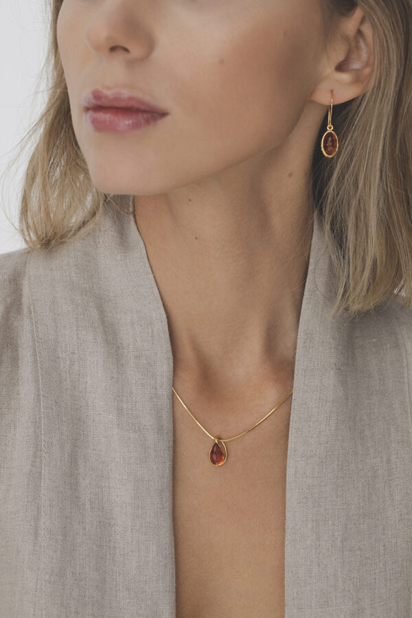 Petite gold-plated necklace with amber
