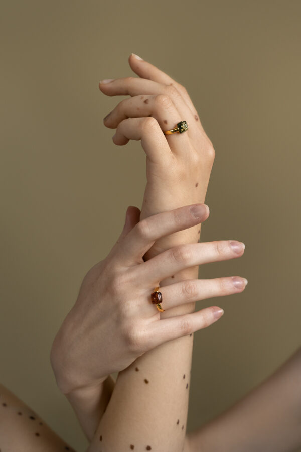 Cornelia ring with cognac amber