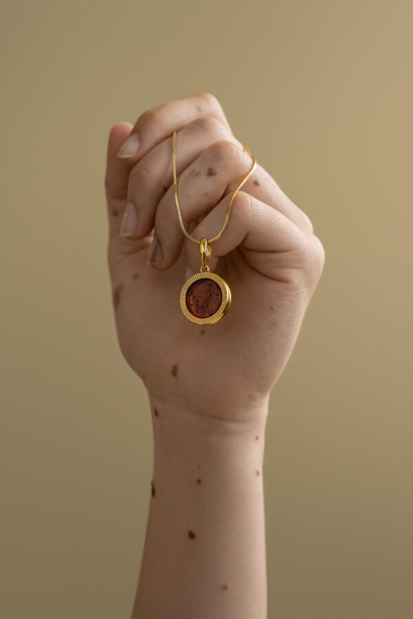 Sun necklace with cognac amber