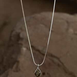Victoria silver necklace with green amber